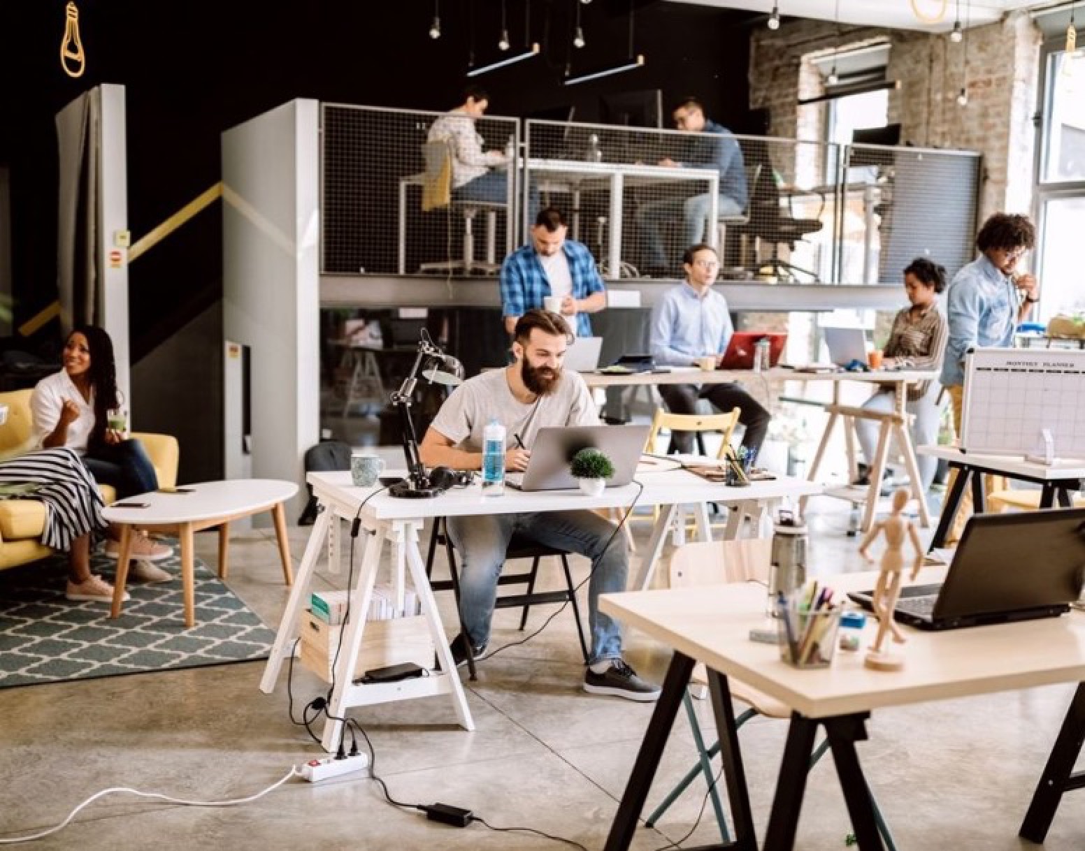 Imagen de personas trabajando