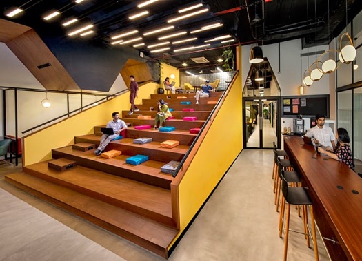 Imagen un espacio de trabajo con una escalera